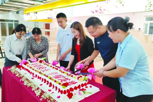 本版图片由学校提供